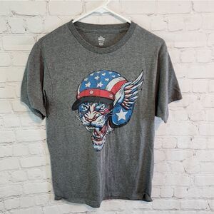 Men's Way to Celebrate Patriotic shirt, size Medium